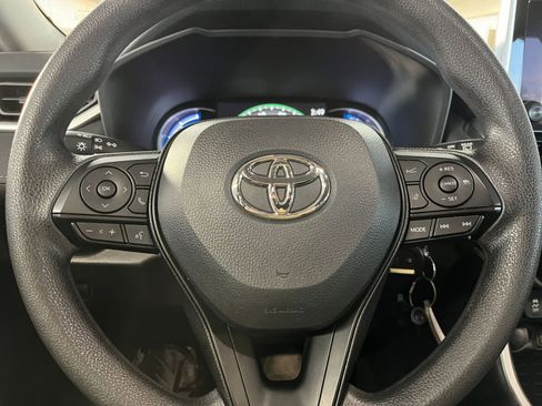 Used 2025 Toyota RAV4 LE image 28