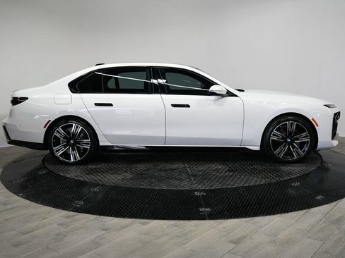 Used 2023 BMW i7 xDrive60 AWD/4WD image 5