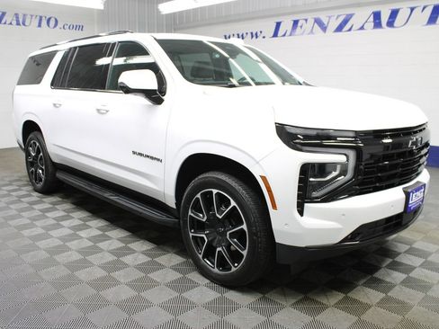 Used 2026 Chevrolet Suburban RST w/ Comfort Package AWD/4WD image 3