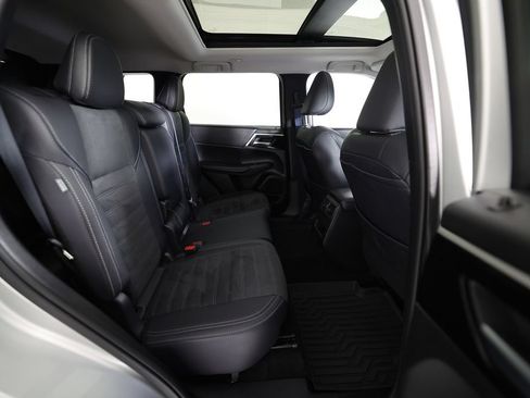 Used 2024 Mitsubishi Outlander SE FWD image 11