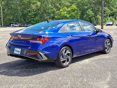 Certified 2025 Hyundai Elantra SEL FWD image 31