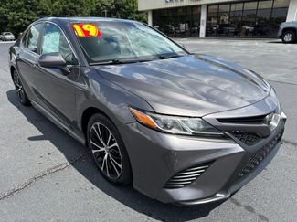Used 2019 Toyota Camry SE FWD video 1