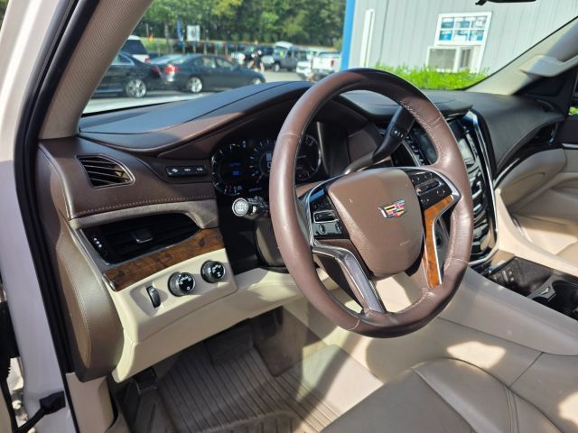 Used 2017 Cadillac Escalade Luxury AWD/4WD image 13
