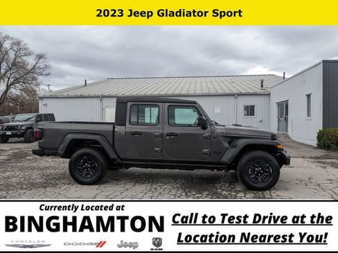 Used 2023 Jeep Gladiator Sport AWD/4WD image 2