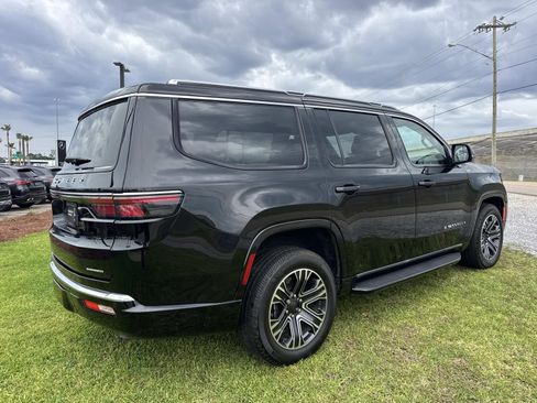 Used 2023 Jeep Wagoneer Series II w/ Flexible Seating Group AWD/4WD image 5