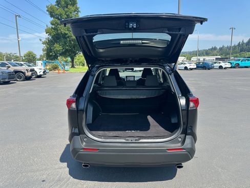 Used 2023 Toyota RAV4 XLE AWD/4WD image 11