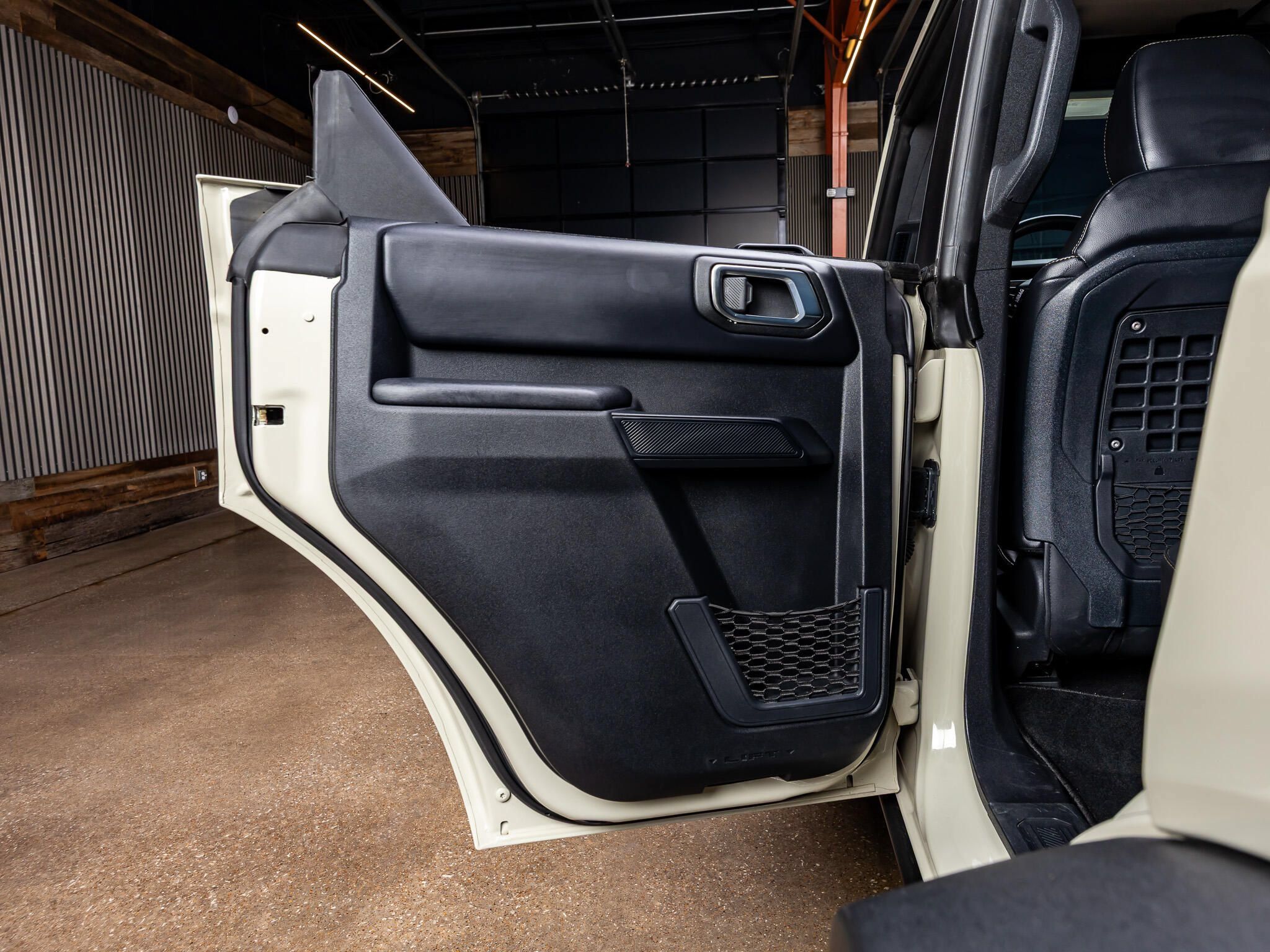 Used 2025 Ford Bronco Badlands AWD/4WD image 36