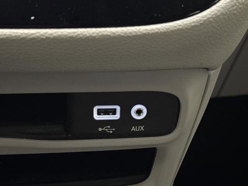 Used 2019 Chrysler Pacifica Limited image 24