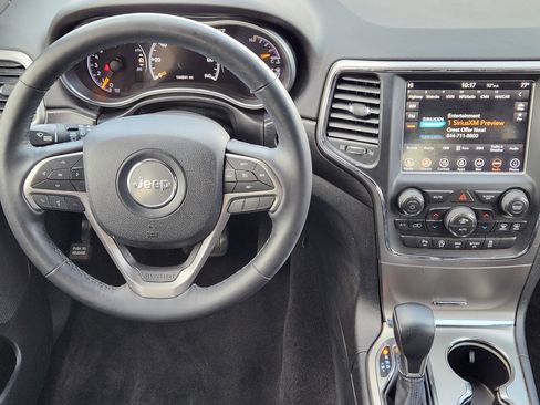 Used 2018 Jeep Grand Cherokee Altitude image 26