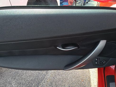 Used 2005 BMW Z4 2.5i image 12