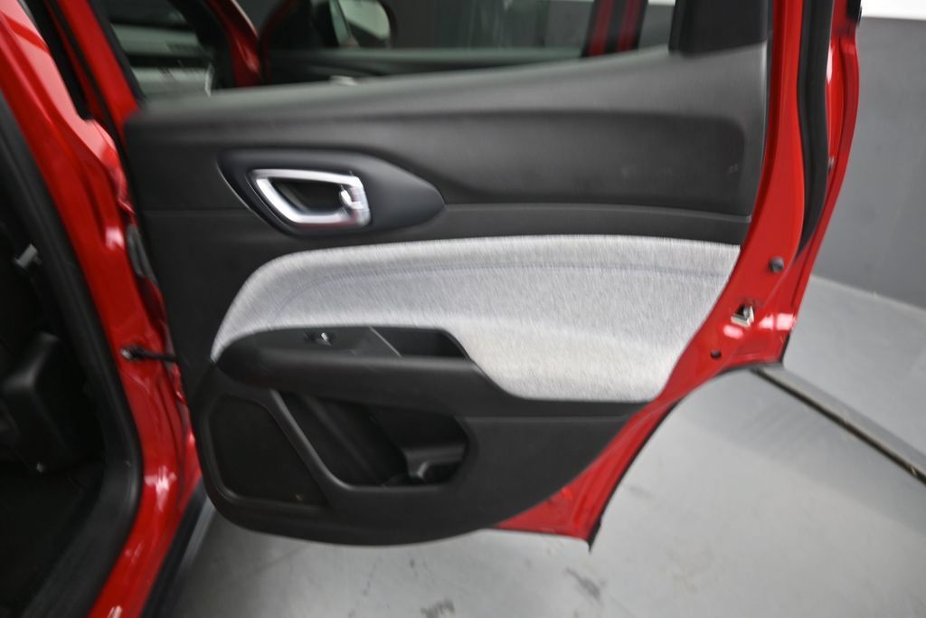 Used 2024 Jeep Compass Latitude AWD/4WD image 16