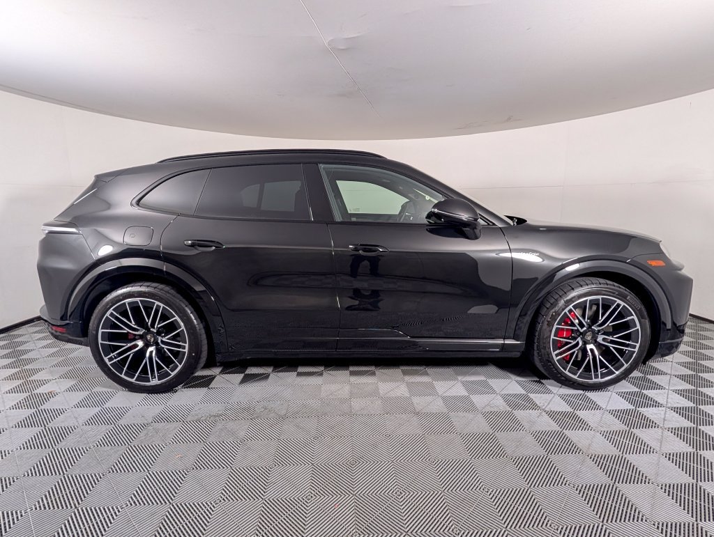 New 2026 Porsche Cayenne Turbo AWD/4WD image 8
