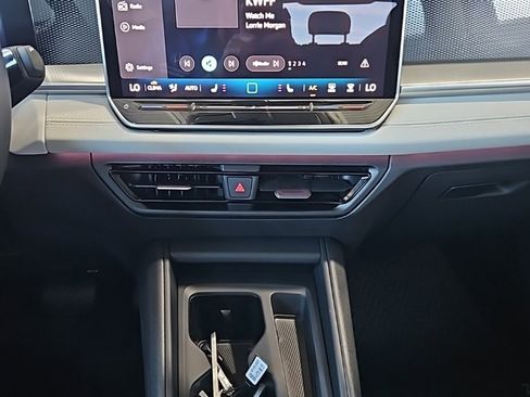 New 2025 Volkswagen Tiguan SE image 29