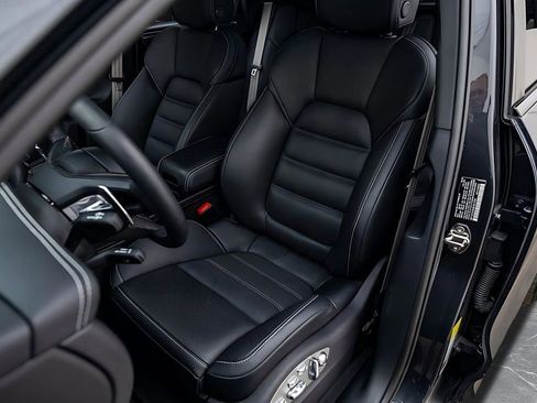 Used 2025 Porsche Macan GTS image 25