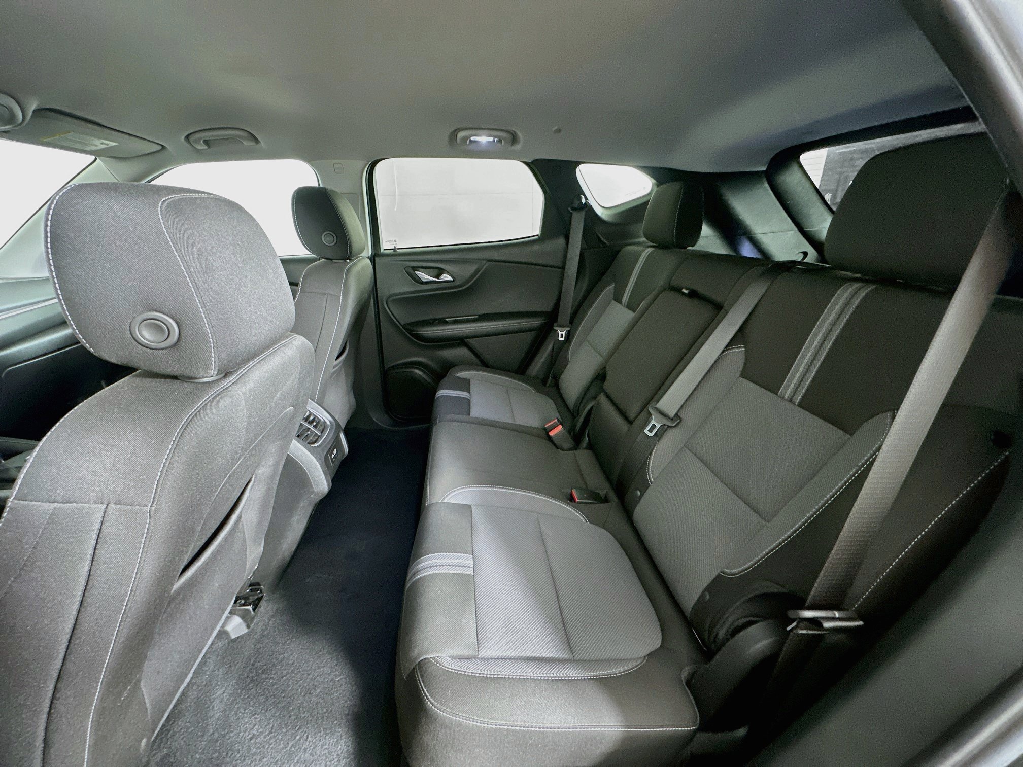 Used 2025 Chevrolet Blazer LT FWD image 27