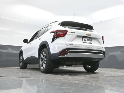 Used 2025 Chevrolet Trax LT w/ LT Convenience Package FWD image 50