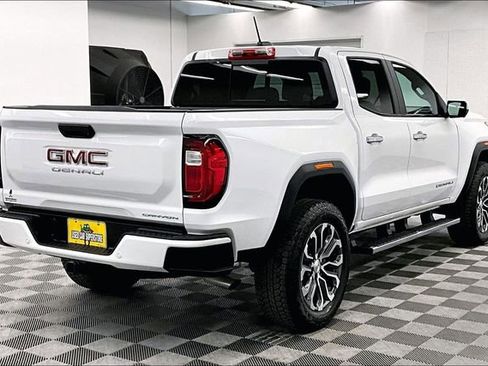 Used 2025 GMC Canyon Denali image 11