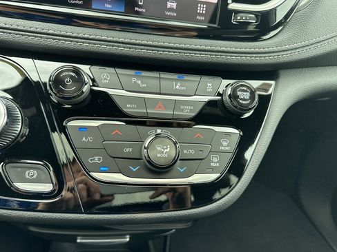 New 2026 Chrysler Pacifica Select image 67