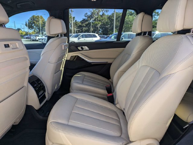 Used 2021 BMW X7 xDrive40i w/ Executive Package 2 AWD/4WD image 18