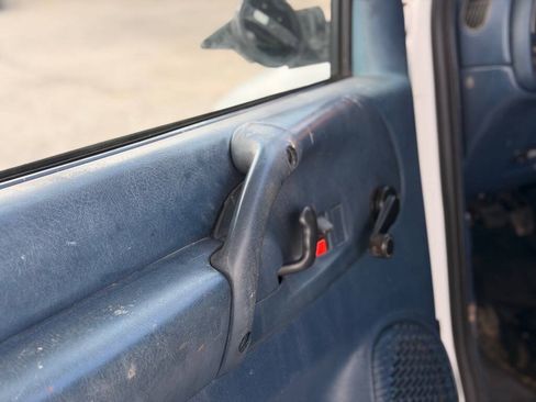 Used 2002 Chevrolet Astro RWD image 11