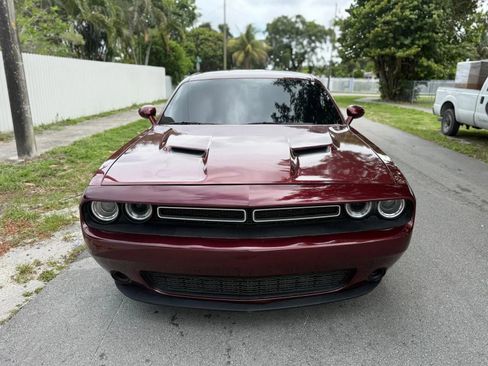Used 2019 Dodge Challenger SXT RWD image 4