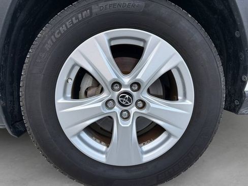 Used 2019 Toyota RAV4 XLE w/ Convenience Package AWD/4WD image 10