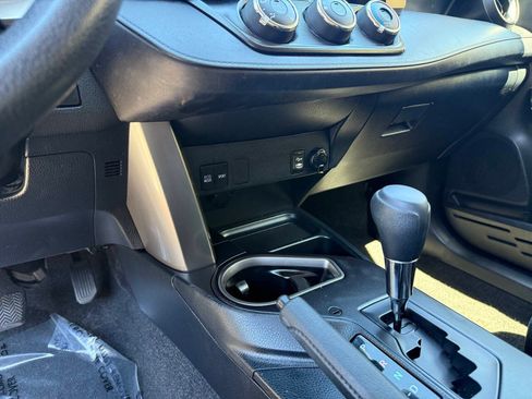 Used 2018 Toyota RAV4 LE w/ All Weather Liner Package AWD/4WD image 38