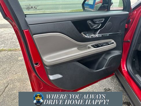 New 2025 Lincoln Corsair Reserve image 8