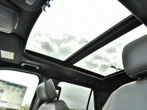 New 2024 Ford Expedition Platinum image 8