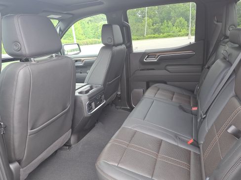 Used 2026 Chevrolet Silverado 1500 High Country w/ High Country Premium Package AWD/4WD image 13