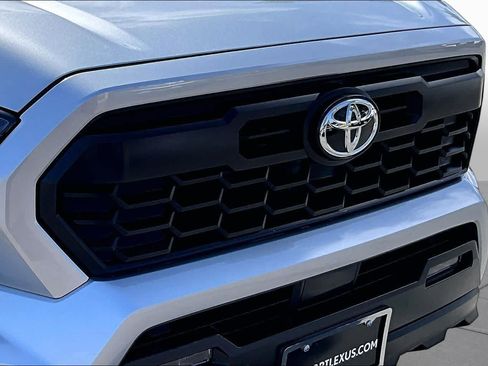 Used 2025 Toyota Tacoma TRD Sport AWD/4WD image 28