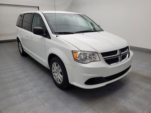 Used 2018 Dodge Grand Caravan SE w/ UConnect Hands-Free Group FWD image 13