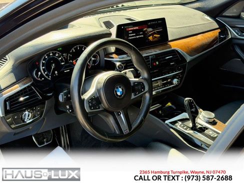 Used 2018 BMW 530i xDrive w/ M Sport Package image 11