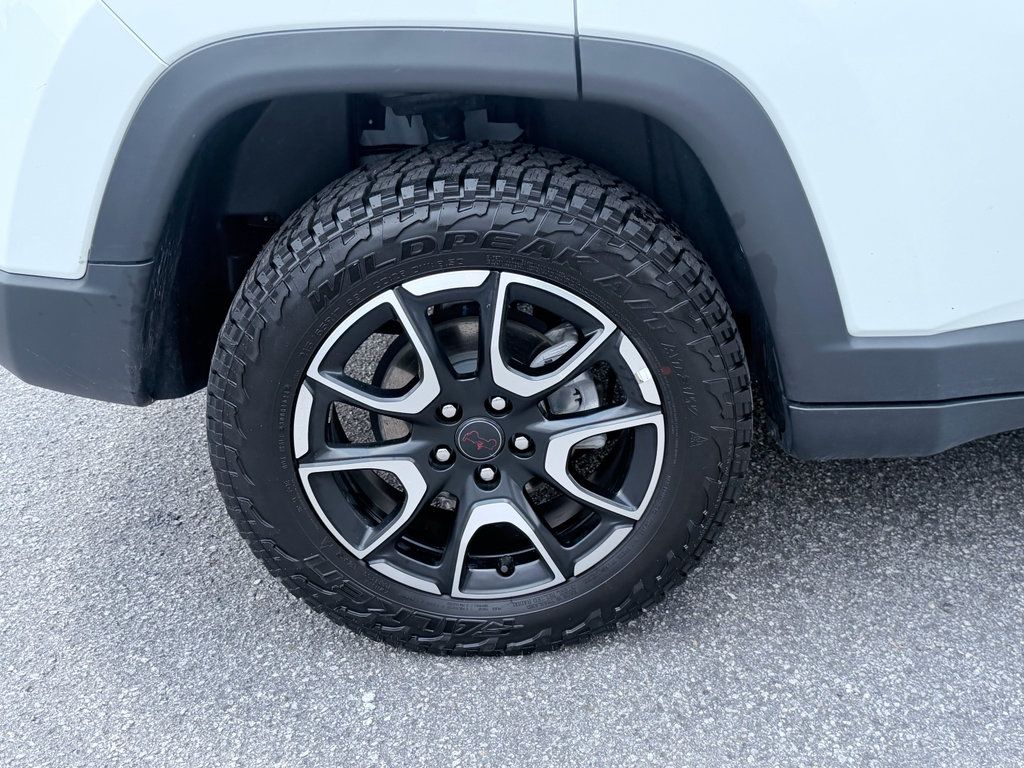 Used 2025 Jeep Compass Trailhawk AWD/4WD image 33