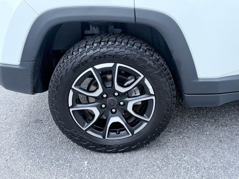 Used 2025 Jeep Compass Trailhawk AWD/4WD image 33