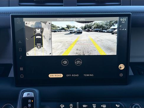 Certified 2025 Land Rover Defender 110 X-Dynamic SE AWD/4WD image 32