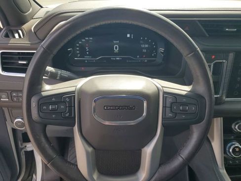 Used 2022 GMC Yukon XL Denali image 11
