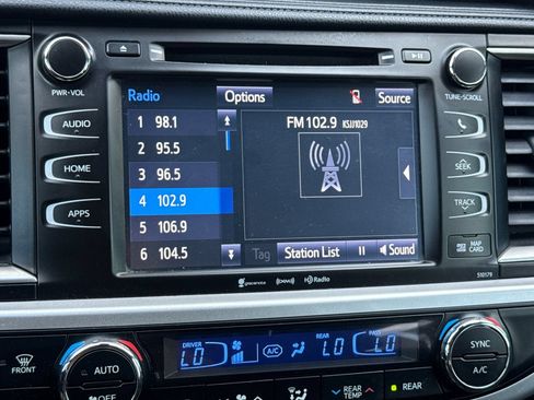 Used 2018 Toyota Highlander XLE AWD/4WD image 26