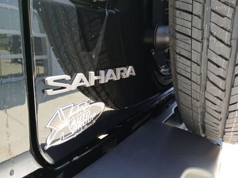 New 2025 Jeep Wrangler Unlimited Sahara w/ Technology Group AWD/4WD image 35