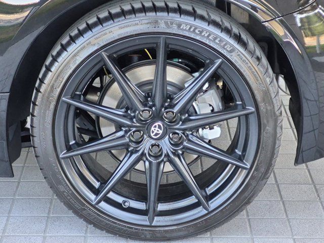 Used 2025 Toyota GR86 Premium w/ ALL Weather Mat Package (TMS) RWD image 13
