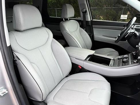 Used 2024 Hyundai Palisade SEL FWD image 19