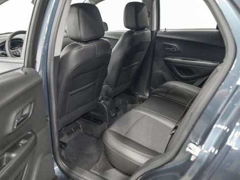 Used 2022 Chevrolet Trax LT w/ LT Convenience Package AWD/4WD image 29