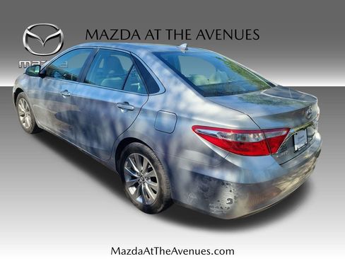 Used 2017 Toyota Camry XLE w/ Moonroof Package image 12