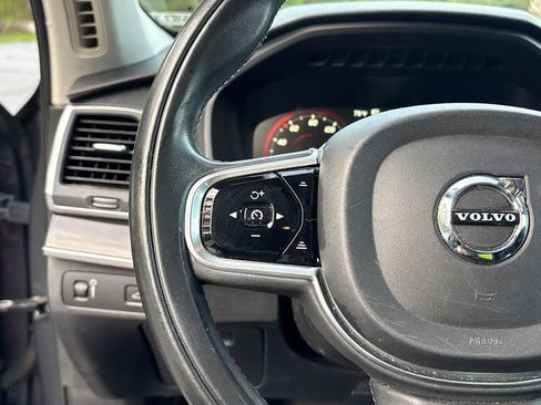 Used 2018 Volvo XC90 T5 Momentum w/ Convenience Package FWD image 12