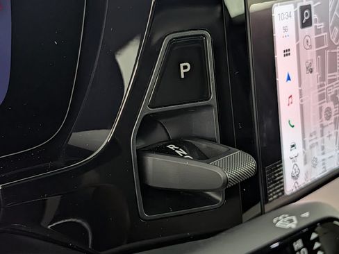 New 2026 Porsche Macan Electric RWD image 38