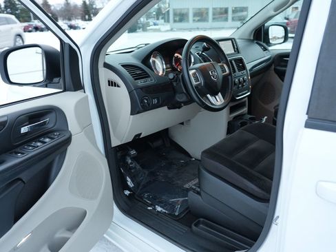 Used 2017 Dodge Grand Caravan SE w/ Power Window Group image 13