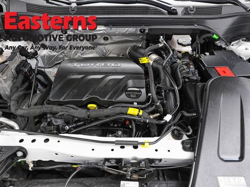Used 2025 Chevrolet Trax LT FWD image 7
