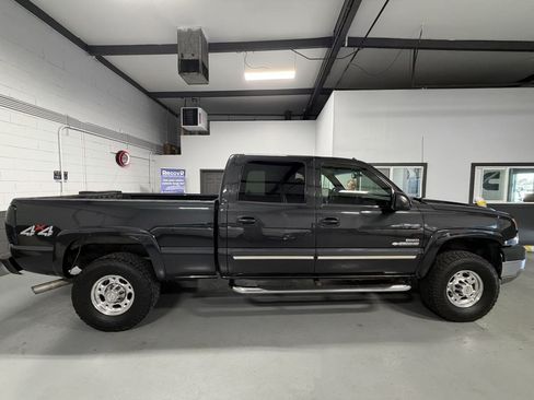 Used 2005 Chevrolet Silverado 2500 LS w/ Heavy-Duty Power Package AWD/4WD image 4