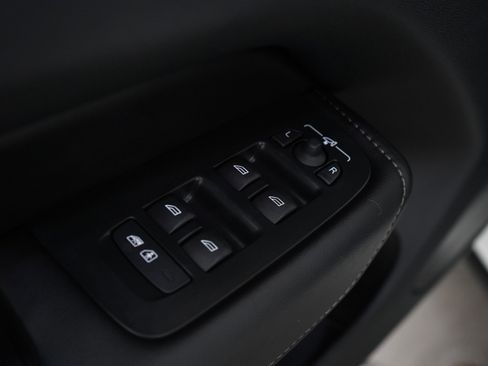 Used 2023 Volvo XC60 B6 Ultimate w/ Climate Package image 18