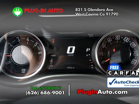 Used 2017 Dodge Challenger SXT image 19